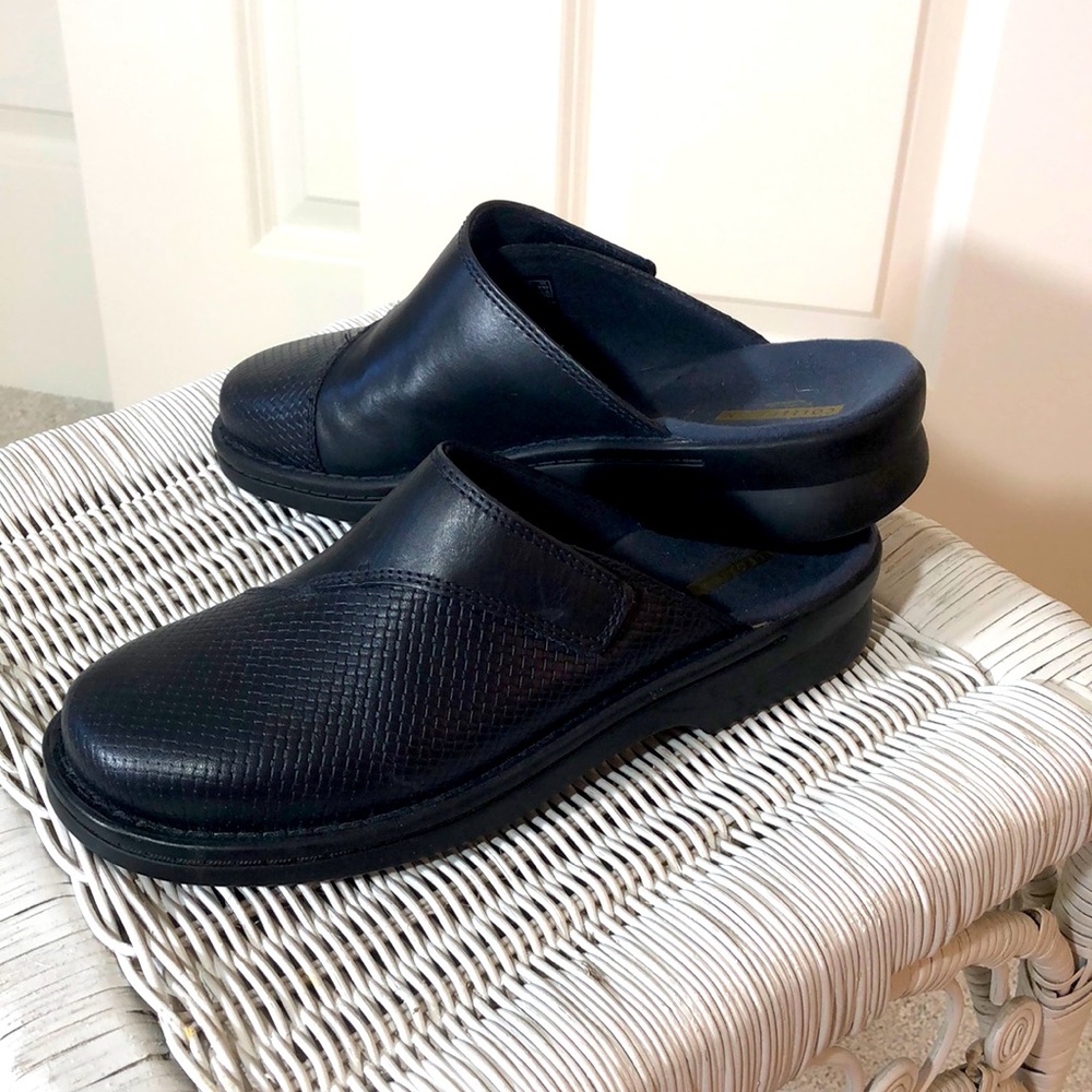New Dark Navy Clarks Soft Cushion Clogs Size 8N